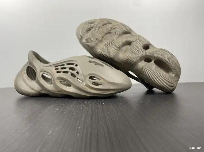 RNNR Sage Stone Yeezy GX4472 Adidas Foam 0517